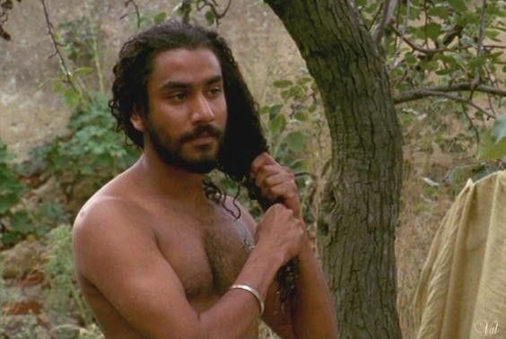 Naveen Andrews 